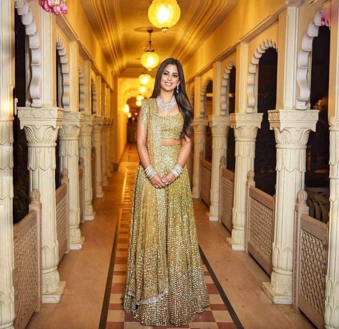 Isha ambani wedding dress