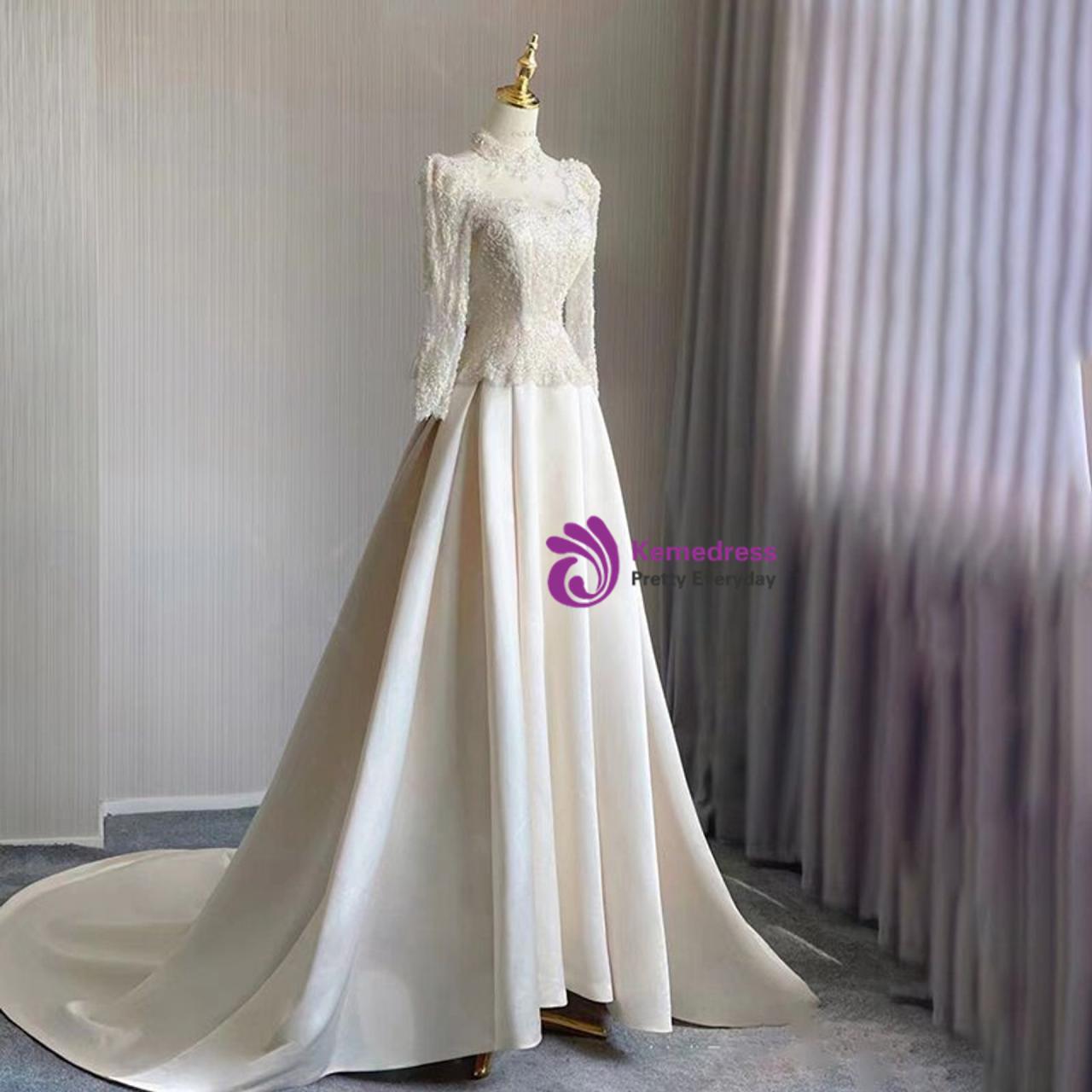 Long sleeve ivory wedding dress